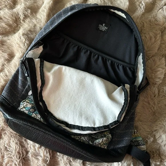 Volcom Patterned Backpack 🎒 - Picture 4 of 4